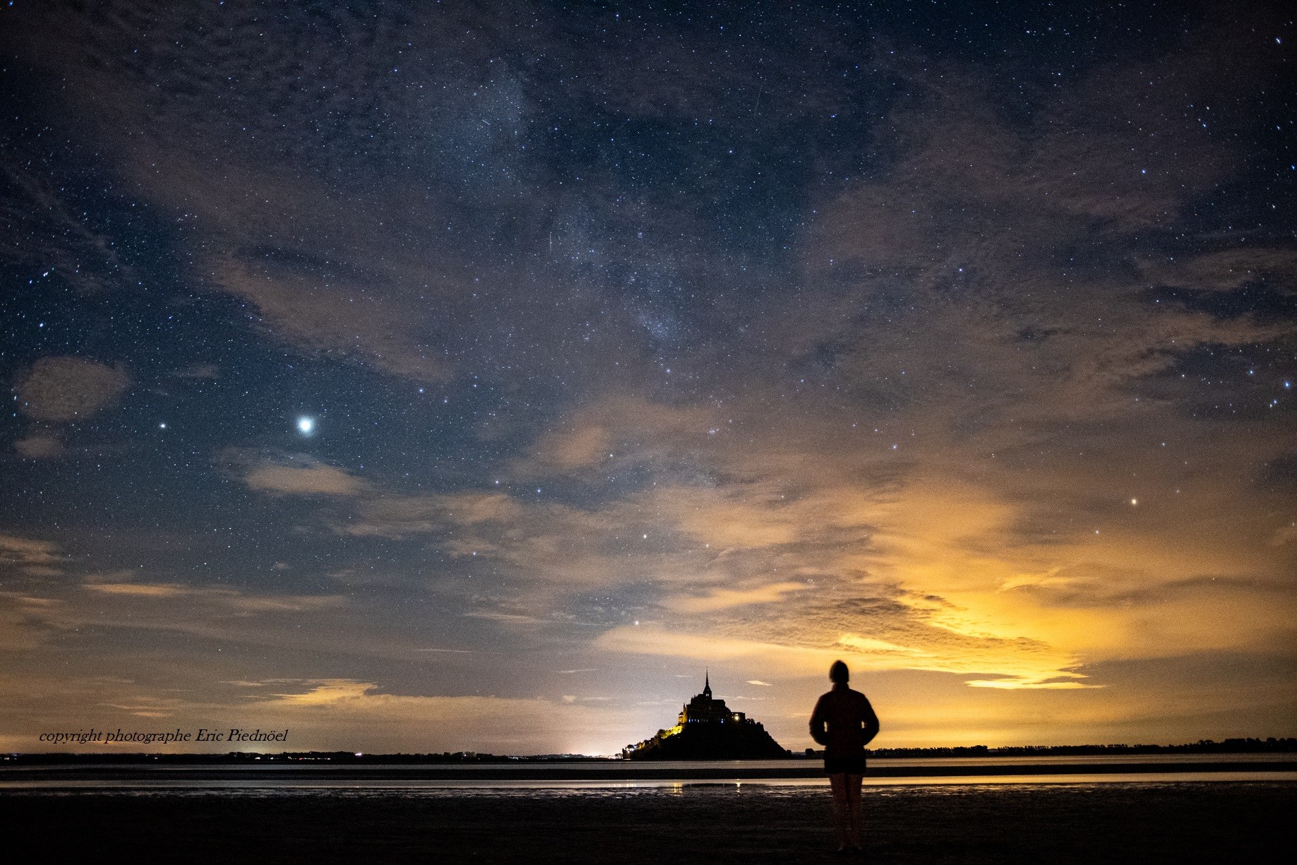 Ciel etoile au dessus du mont st Michel